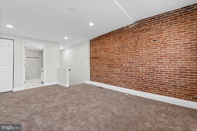 Building Photo - 3 bedrooms, 3.5 bathrooms