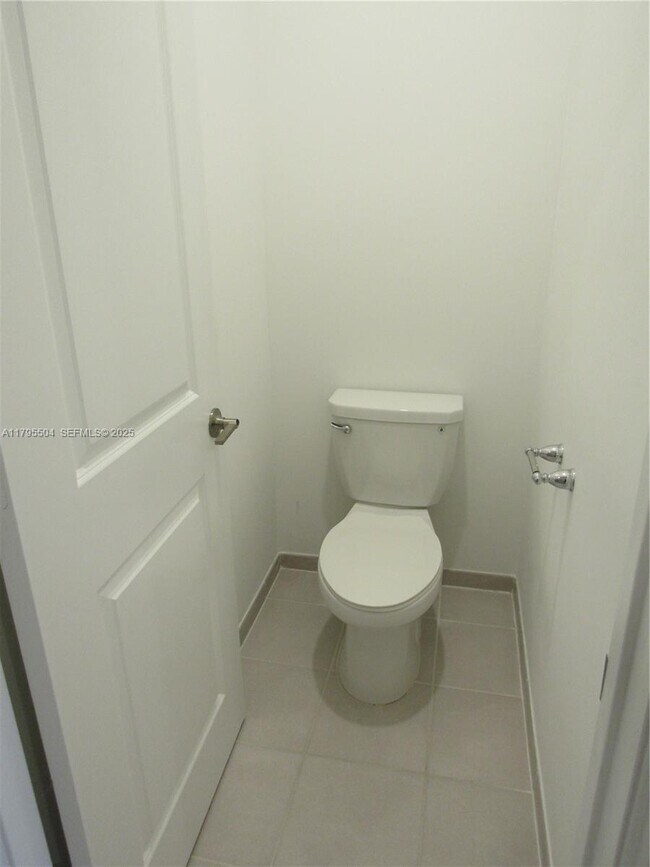 Building Photo - 1414 SE 26th Ter