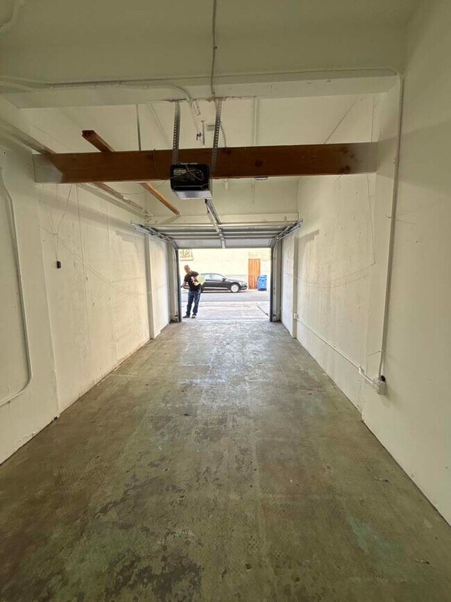 Building Photo - 915 Broadway St