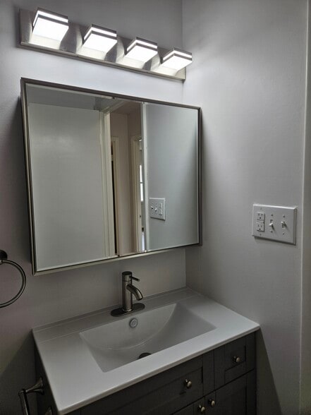 Building Photo - 6322 Bentham Ct