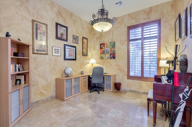 Building Photo - 2143 E Tonto Pl