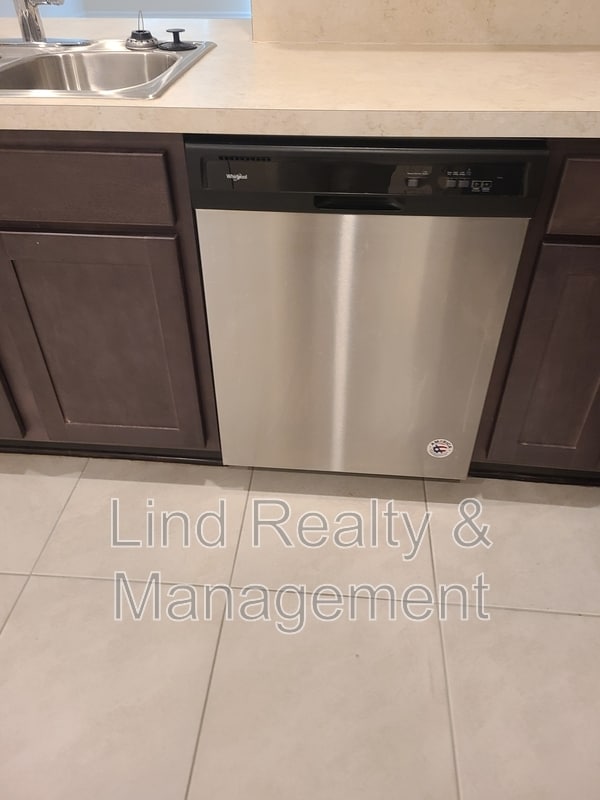 Building Photo - 7737 Legacy Trl