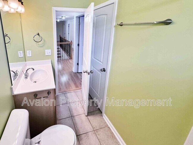 Building Photo - 2435 Manor View