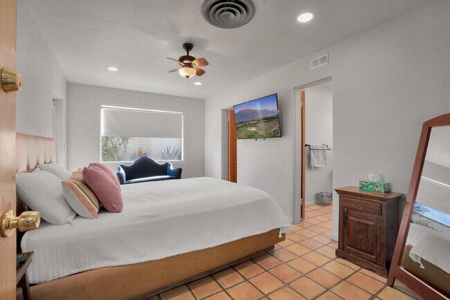Building Photo - 52123 Avenida Diaz