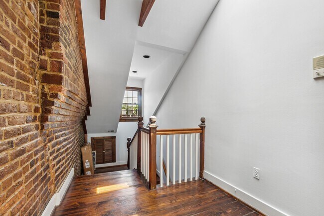 Building Photo - Available Now! Georgetown! Professionally Managed High End 1 Bed/ 1 Bath Condo