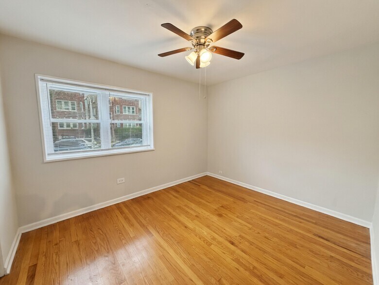 Building Photo - 6535 N Mozart St