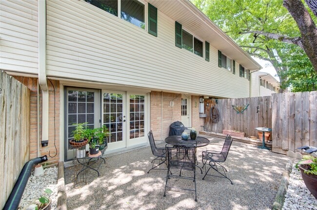 Building Photo - 824 Wax Myrtle Ln