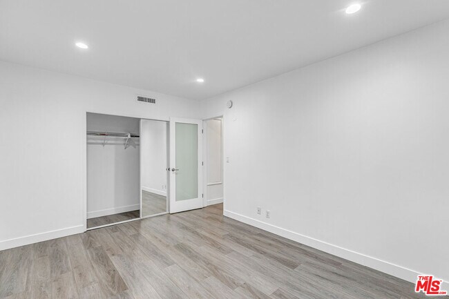 Building Photo - 1837 N La Brea Ave