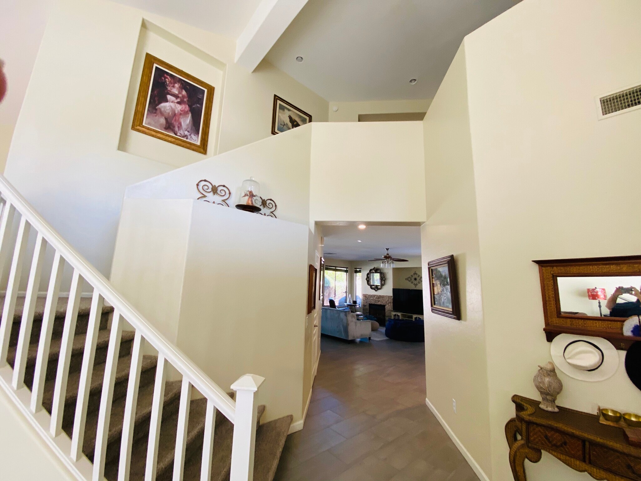 Building Photo - 6804 W Lone Cactus Dr