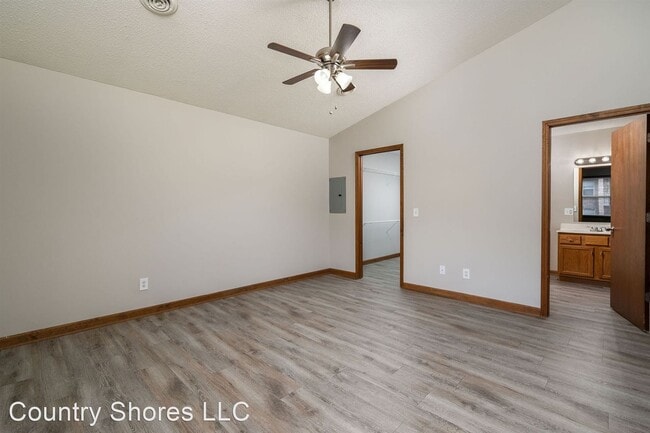 Building Photo - 1 br, 1 bath Apartment - Country Shores Ap...