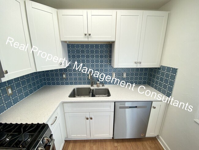Building Photo - Charming Home in a Country Setting