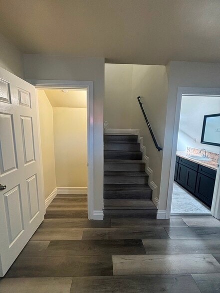 Building Photo - 1229 W Gage Ave