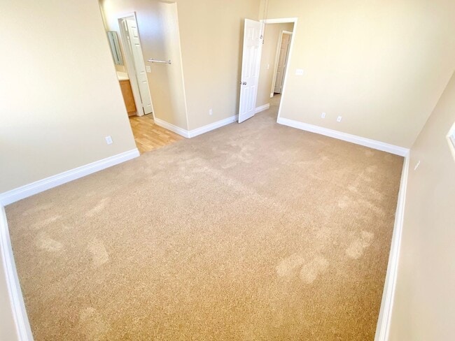 Building Photo - BEAUTIFUL 3 BEDROOM 2.5 BATHROOM 2 CAR GAR...