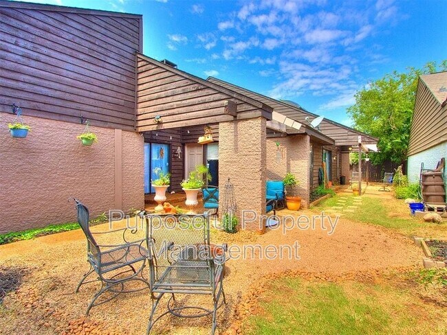 Building Photo - 5911 Fox Run Way