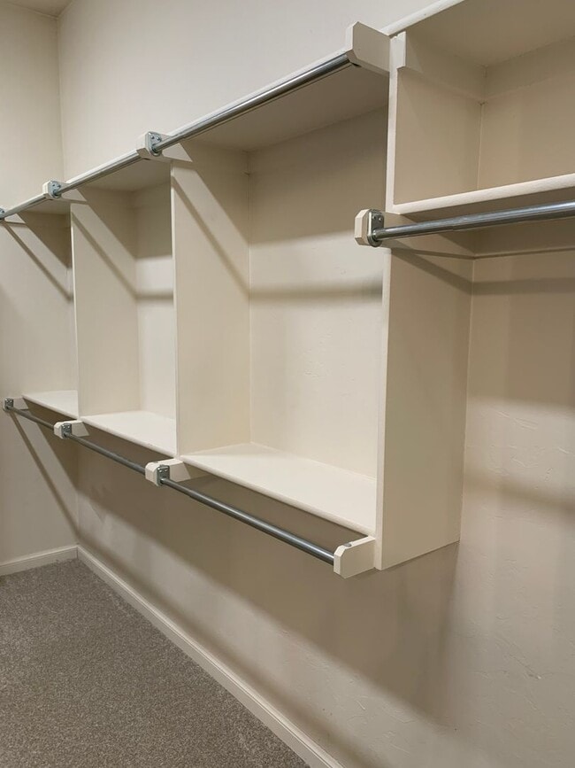 Building Photo - 3 bed, 2.5 bath home in the Enclave