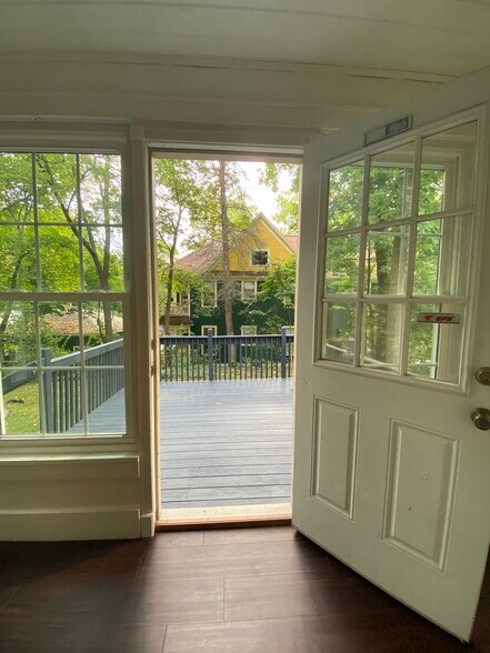 Back Entrance - 952 Grant St