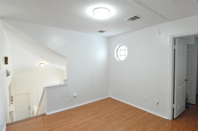 Building Photo - 9902 Talleyran Dr