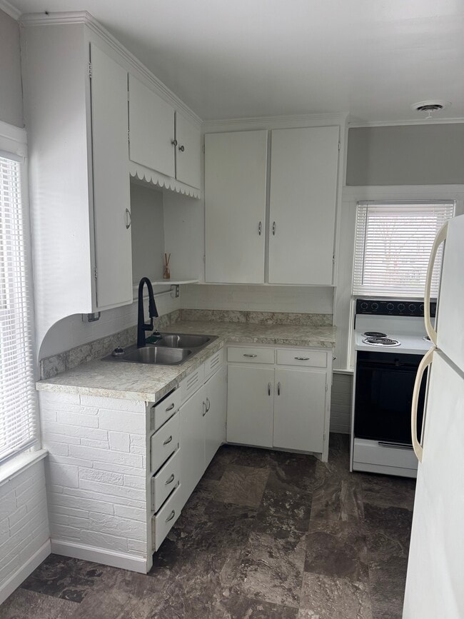 Building Photo - Samaria Roa