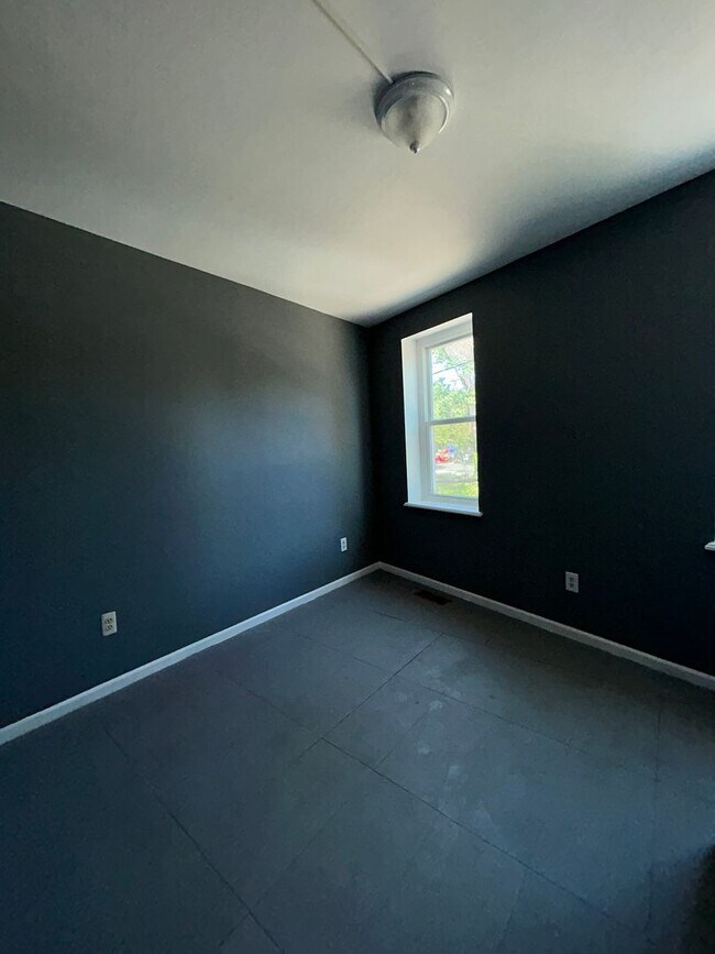 Building Photo - 71 Power St