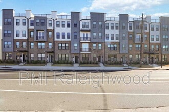 Building Photo - 1245 S Blount St