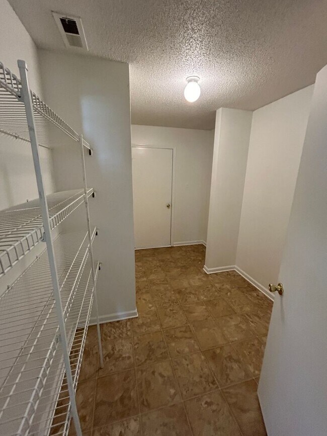 Building Photo - Franklin IN - 3 BR home