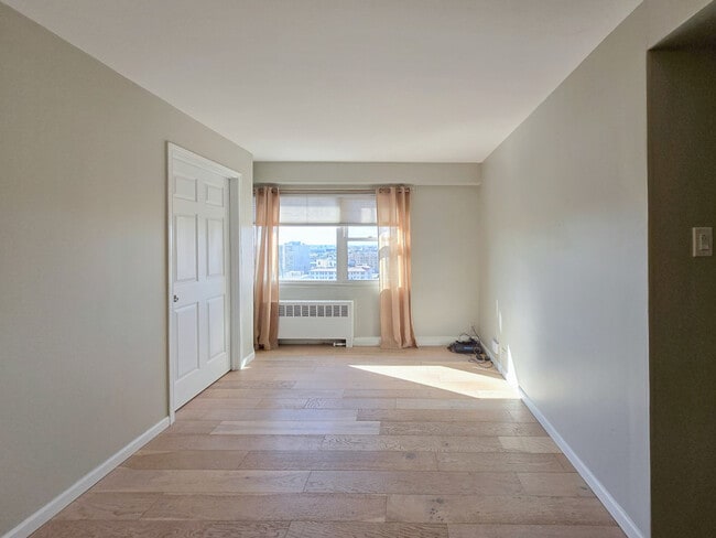 Building Photo - 2909 N Sheridan Rd