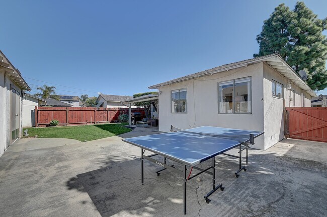 Building Photo - 444 N Shattuck Pl