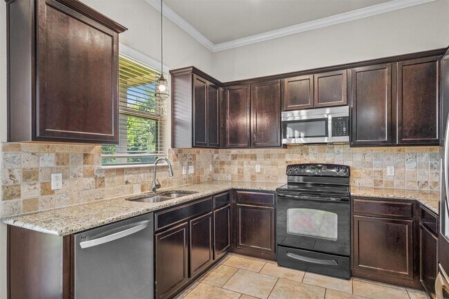 Building Photo - 220 Chickadee Ln