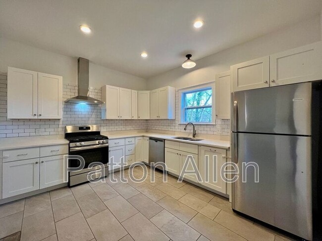 Building Photo - 125 Burton St