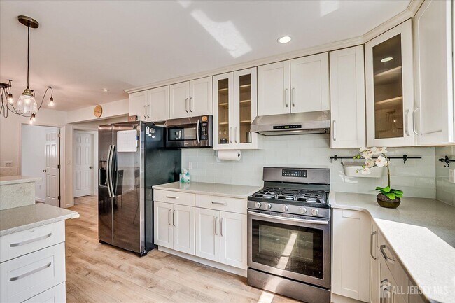 Building Photo - 9 Regent Ct