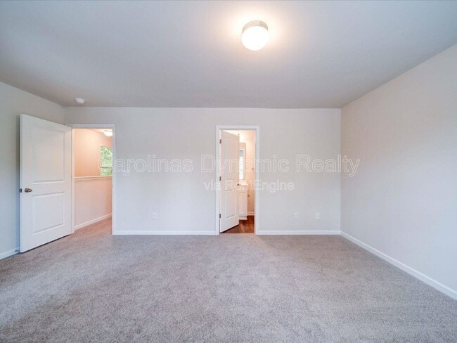 Building Photo - 916 S Battleground Ave