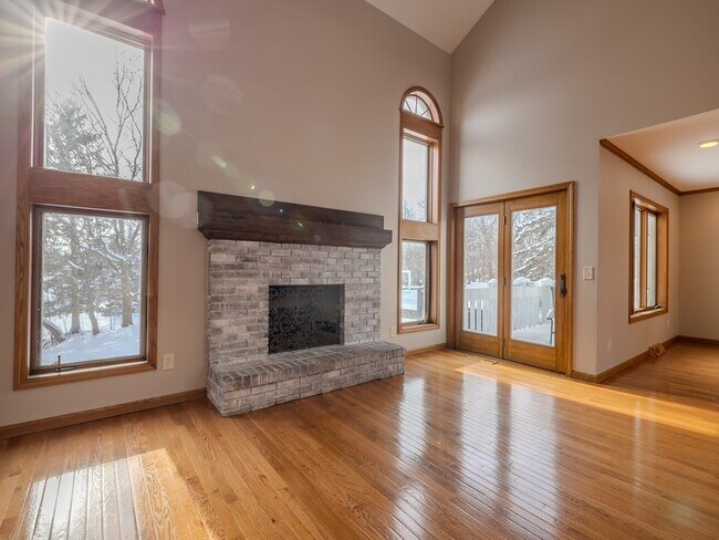 Building Photo - 2630 Glencairin Dr NW