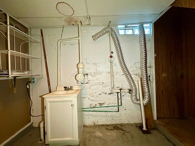 Building Photo - 715 Rear Mabel St