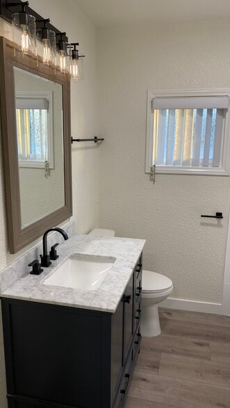 Building Photo - 1542 marine ave