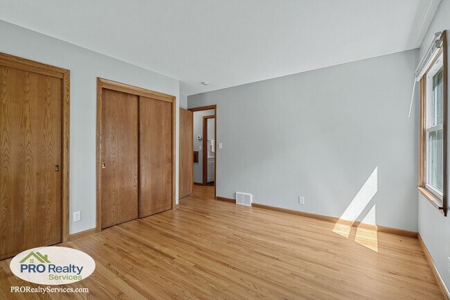 Building Photo - 3 Bedroom Home in Bloomington