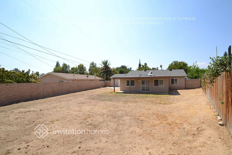 Building Photo - 3937 N Golden Ave