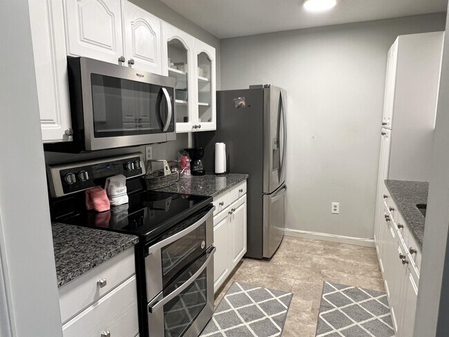 Building Photo - 690 S Porter St