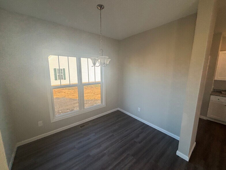 Building Photo - 150 Apache Ln