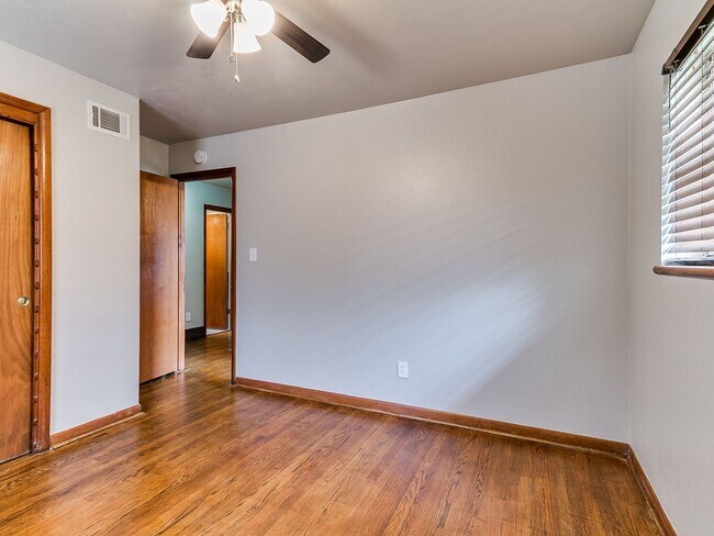 Building Photo - 721 E Bouse Dr