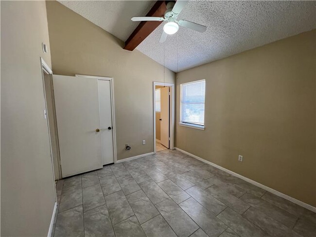 Building Photo - 519 Geri Dr