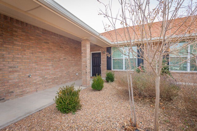 Building Photo - Beautiful duplex with granite countertops ...