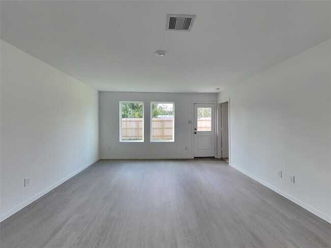 Building Photo - 21071 Santopadre St