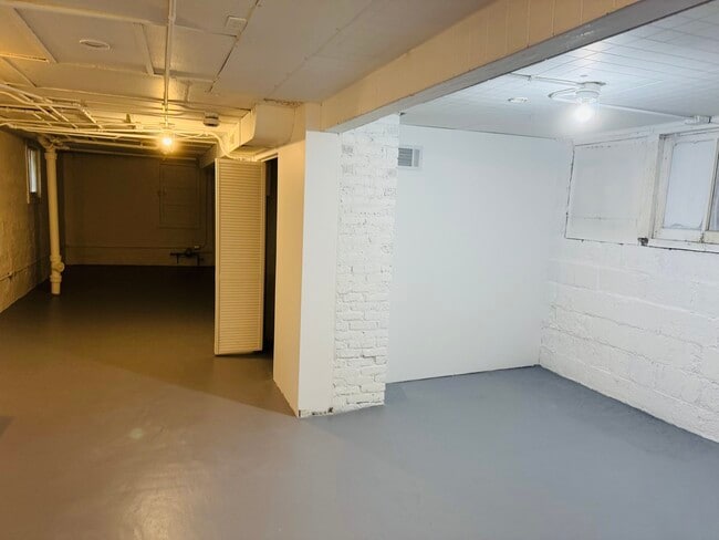 Building Photo - 541 Forsythe Ave