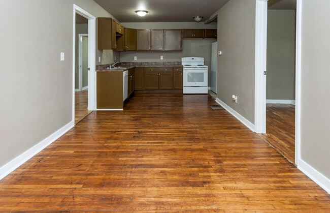 Building Photo - Cozy 3 Bedroom 1 Bathroom- Located near bl...