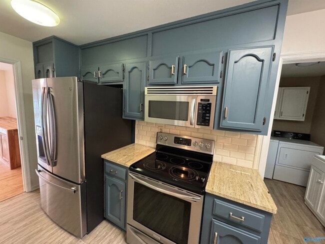 Building Photo - 295 Becky Dr