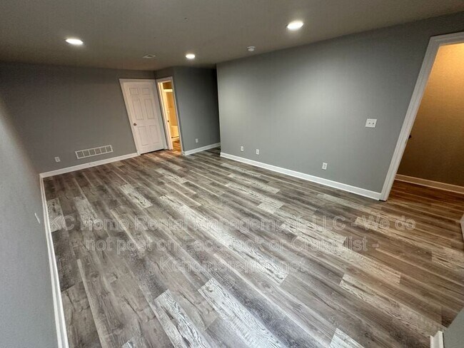 Building Photo - 10536 Kane Dr