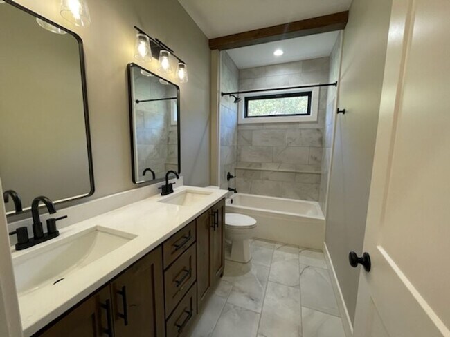 Building Photo - New Construction 3bd/2ba duplex Available ...