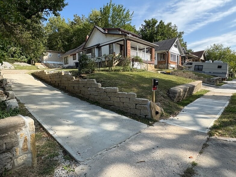 Primary Photo - 5221 Wayne Ave