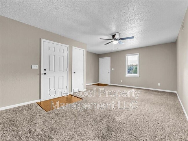 Building Photo - 1909 Chateau Dr