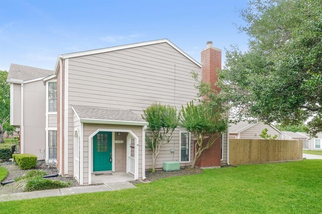 Building Photo - 17263 Saturn Ln